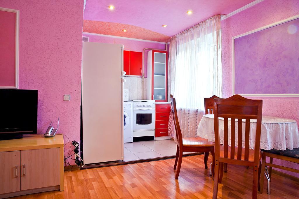 Lessor Centre Apartments Almati Szoba fotó